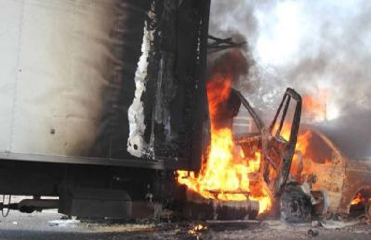 th_352fe25daf686bdb4edca223c921acea_4c61f524ef613db75223c9ed997118ee,camionquemado