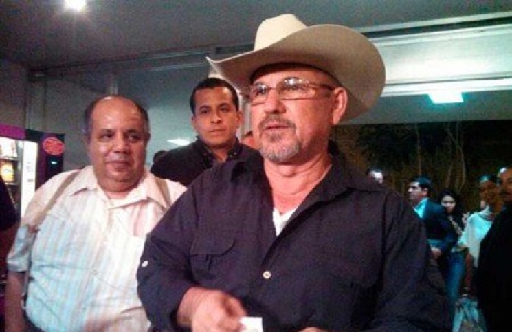 hipolito-mora-libre-450x300