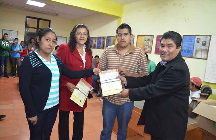 becas Charapan (1)