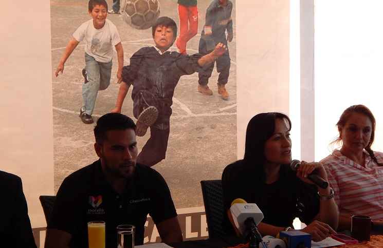 Ruth Huipe Estrada, titular de la Cecufid, presentó la fase estatal del Torneo de Futbol Callejero Michoacán 2014