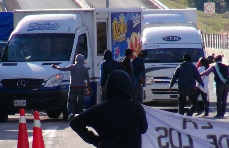 normalistas_oaxaca_casteta_mercancia-movil