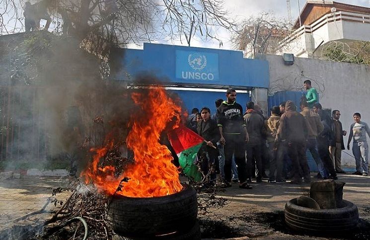 gaza_palestinos_atacan_onu-movil