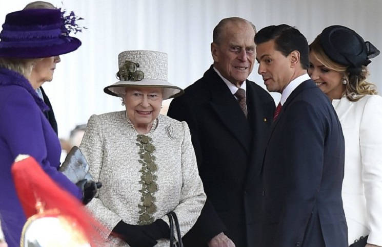 ceremonia_reina_epn