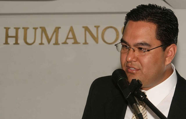 VICTOR MANUEL SERRATO