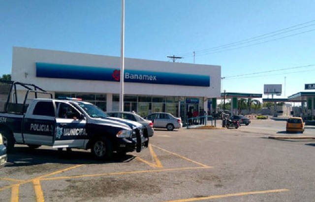 Asaltos_Torreon-Policia_Torreon-Asalto_a_Banamex-Policia_Investigadora_MILIMA20160510_0178_11