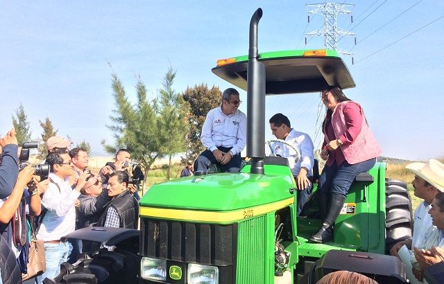 TRACTOR001