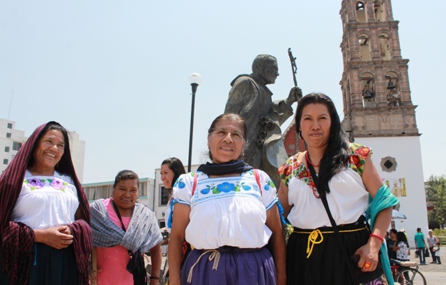 llegan-mujeres-desde-tzintzuntzan-michoacan-7c02af0bd08c5affc6cddb5031c435a8
