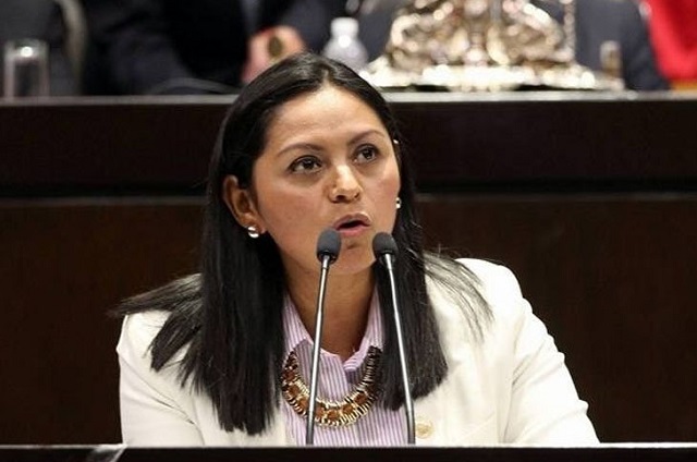 araceli-saucedo-estrado