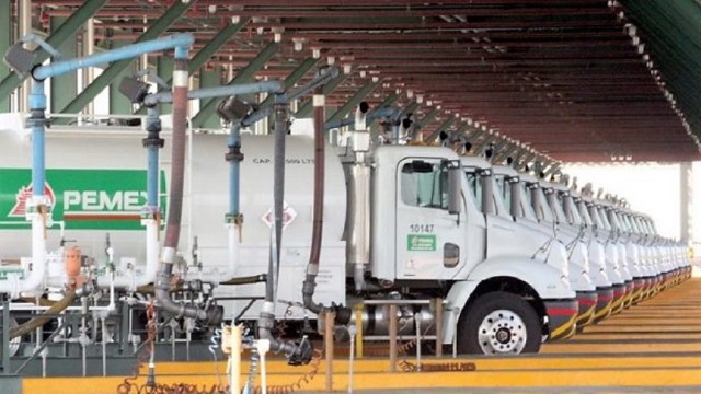 suspenden-ocho-trabajadores-de-pemex-por-presunto-robo-de-combustible-617x347