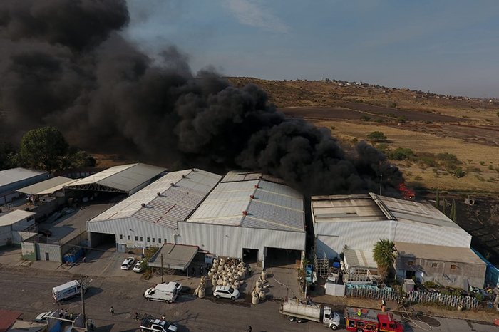 incendio-en-almacén-de-plásticos