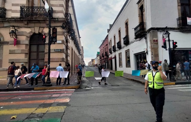 Bloquean-frente-al-Congreso-trabajadores-de-confianza-2-1024x768